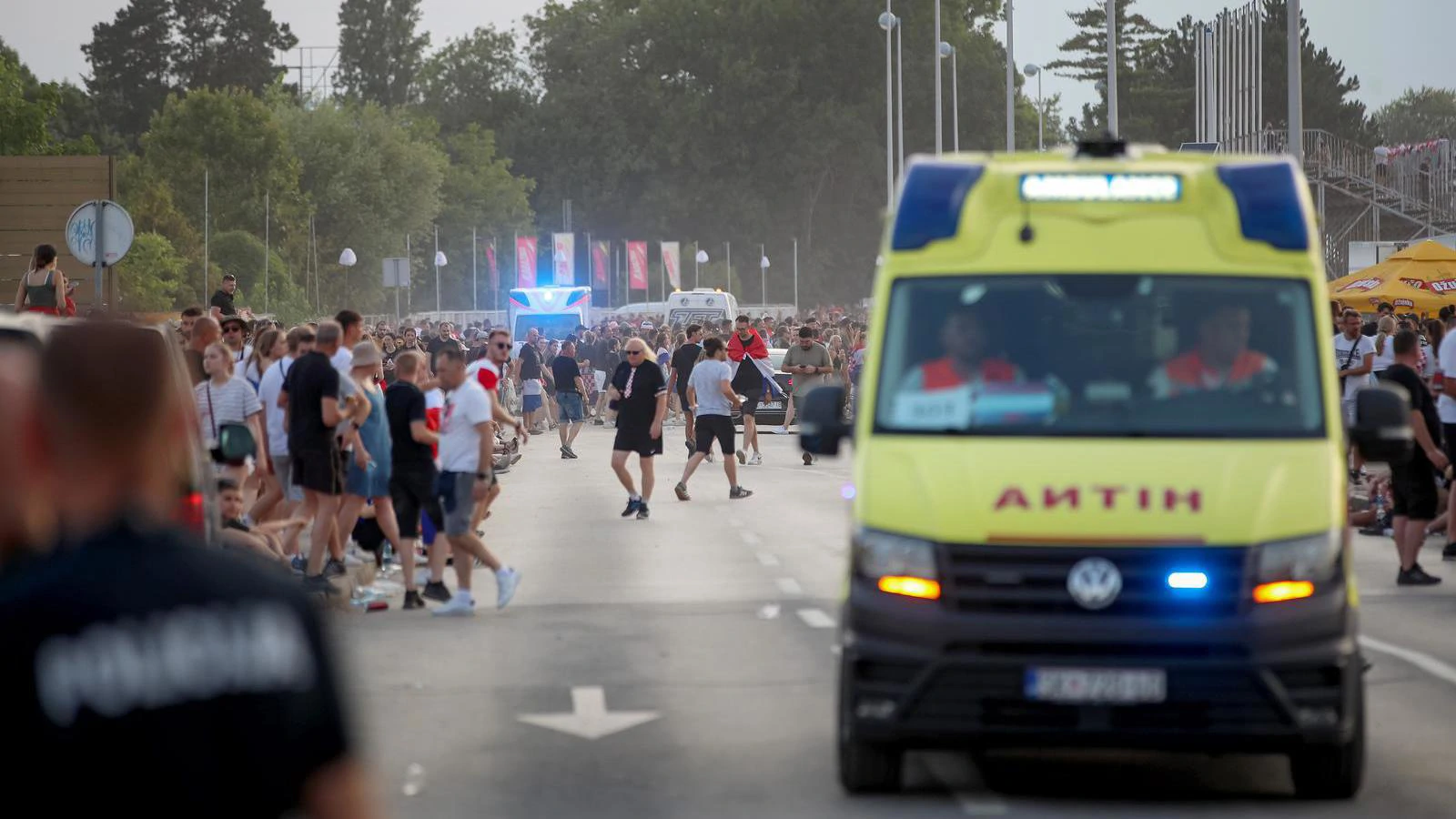 Vozilo Hitne pomoći na koncertu Marka Perkovića Thompsona 