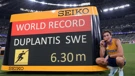 Mondo Duplantis s medaljom