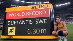 Mondo Duplantis s medaljom
