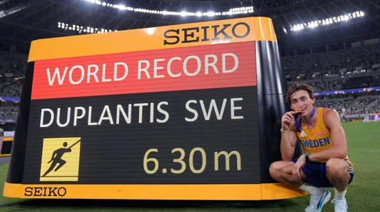 Mondo Duplantis s medaljom