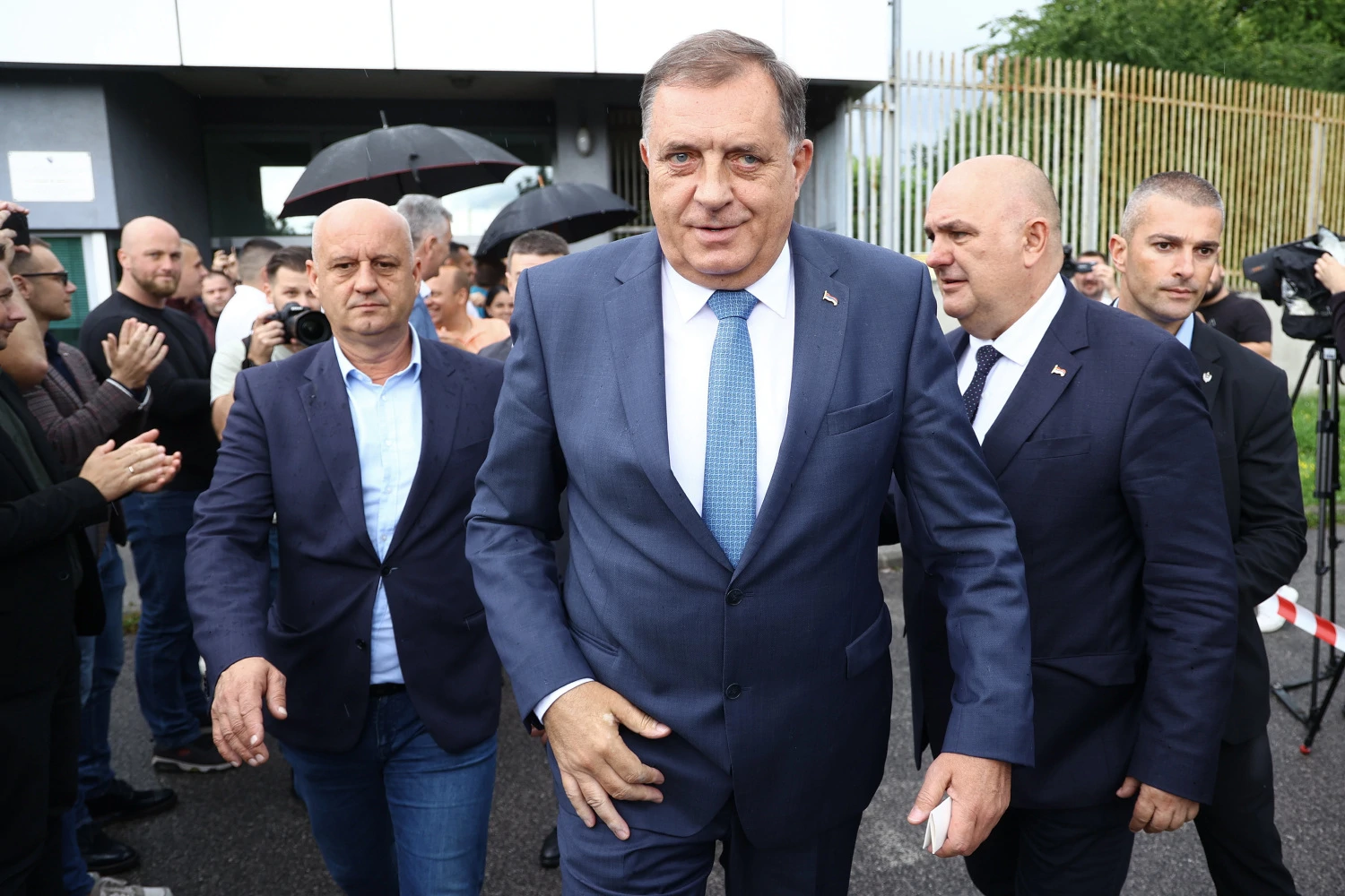 Sud BiH Odbio Zahtjev Za Svjedočenje Schmidta, Dodik Pred Novinarima ...