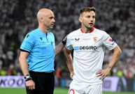 Sudac Anthony Taylor i Ivan Rakitić, Foto: Annegret Hilse/REUTERS