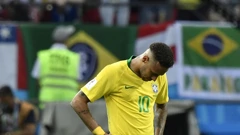 Arhiva: Razočarani Neymar nakon ispadanja od Belgije na SP-u 2018. 