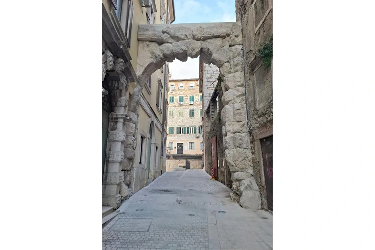 Što je napravljeno restauracijom riječkog Rimskog luka?