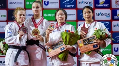 Puljiz (sasvim lijevo) na postolju