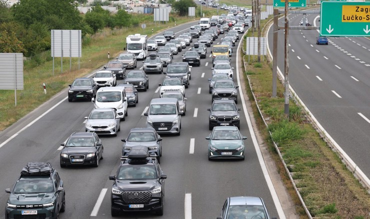 Promet se pojačava; kilometarske kolone na Trakošćanu i Bajakovu