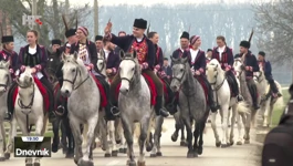Jašući na konjima čestitaju Ivanje