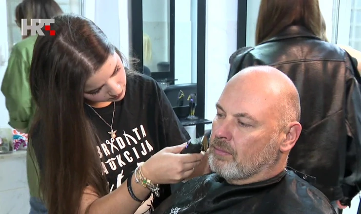 'Bradata aukcija' u Dubrovniku: brijanjem brade skupljaju donacije