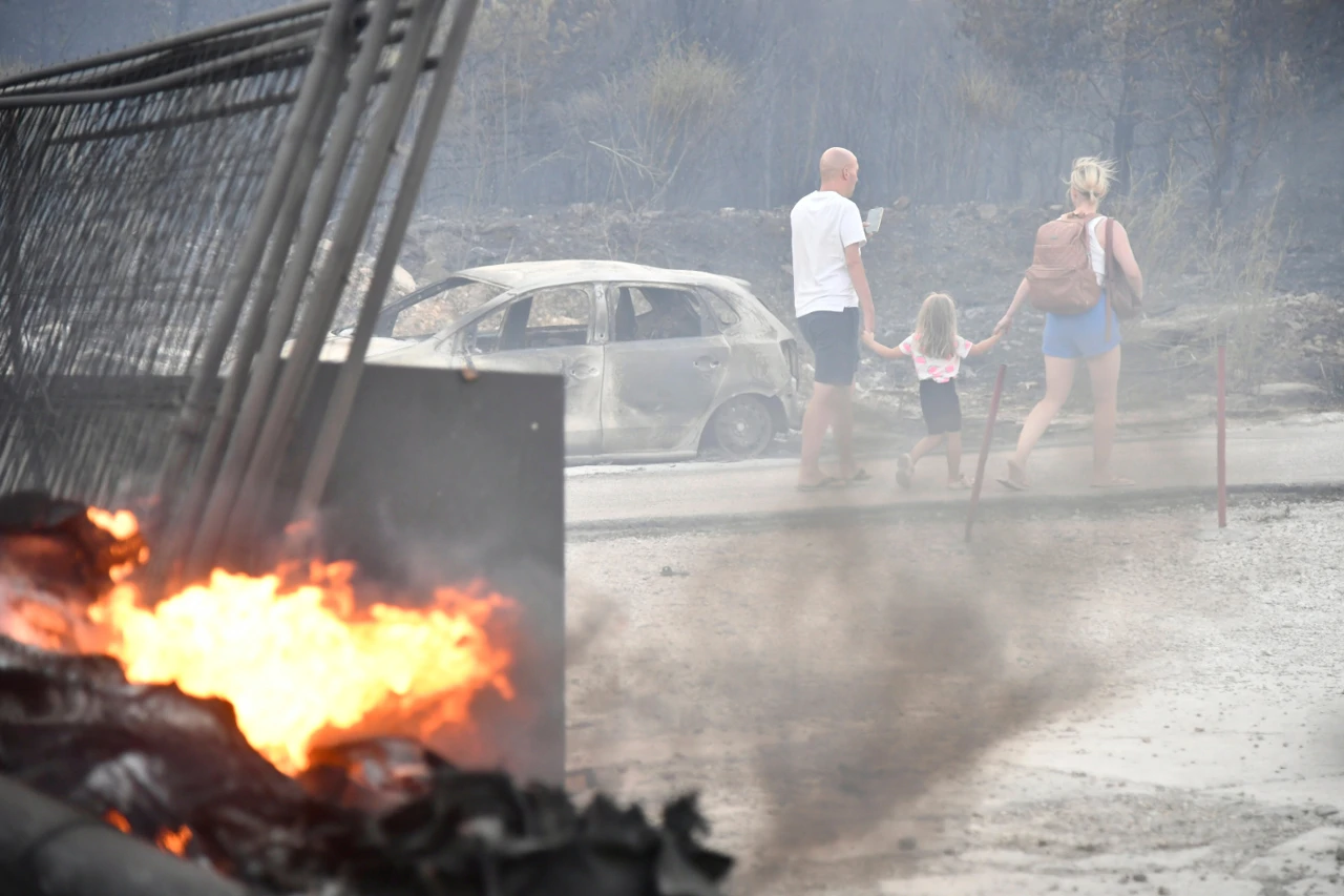 Požar kod Omiša, Foto: Josko Ponos/Cropix