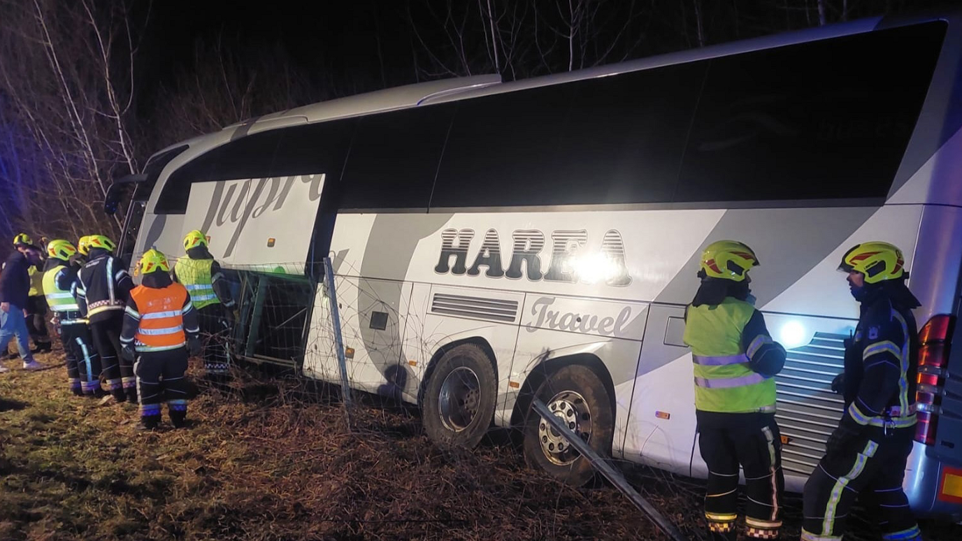In der Nähe von Donja Zdenčina ist ein Bus umgekippt. 8 autobus1231 20250206104150