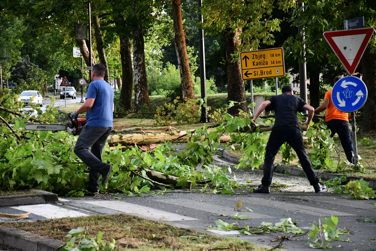 Katastrofalne posljedice razornog nevremena u Slavonskom Brodu, Foto: Ivica Galovic /Pixsell