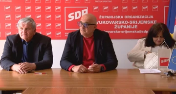 Kruno Raguž (u sredini)