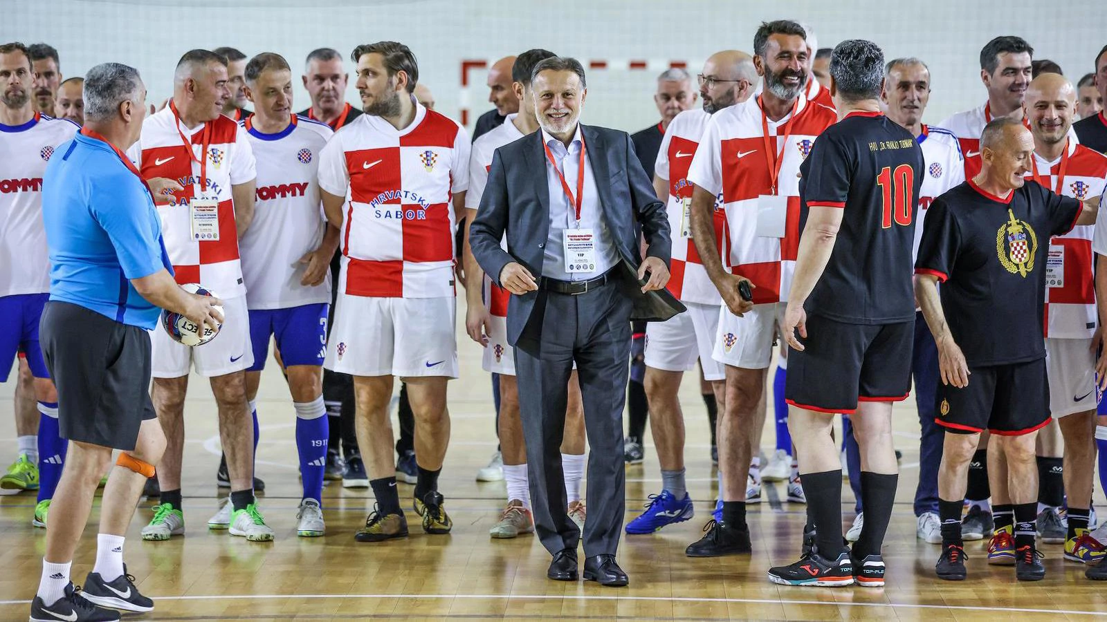 Jandroković otvorio revijalni turnir hrvatskog zajedništva u vojarni 