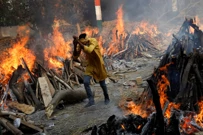 Masovna kremacija žrtava Covida u Indiji, Foto: Adnan Abidi /Reuters