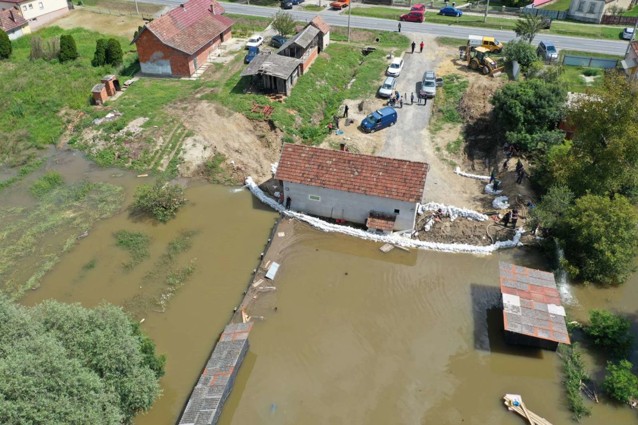 Vodeni val na rijeci Dravi stigao u Osječko- baranjsku županiju, Foto: OBŽ/-