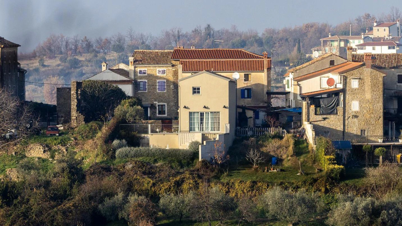  Kuća Ivane i Mile Kekina u Momjanu u blizini Buja