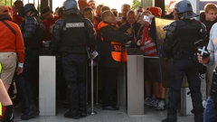 Navijači ispred stadiona