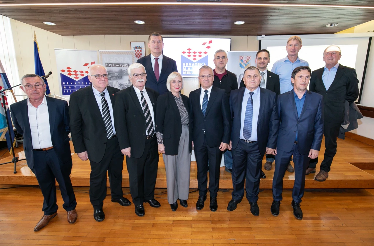 Državni tajnik Zvonko Milas s promotorima i gostima