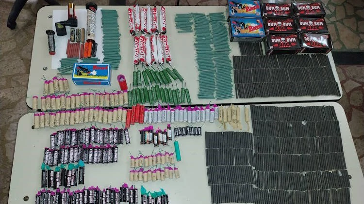 Kod dvojice maloljetnika pronađeno 925 komada zabranjene pirotehnike