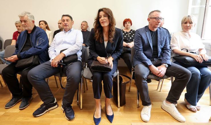 Odgođeno suđenje u predmetu "Sport i glazba"