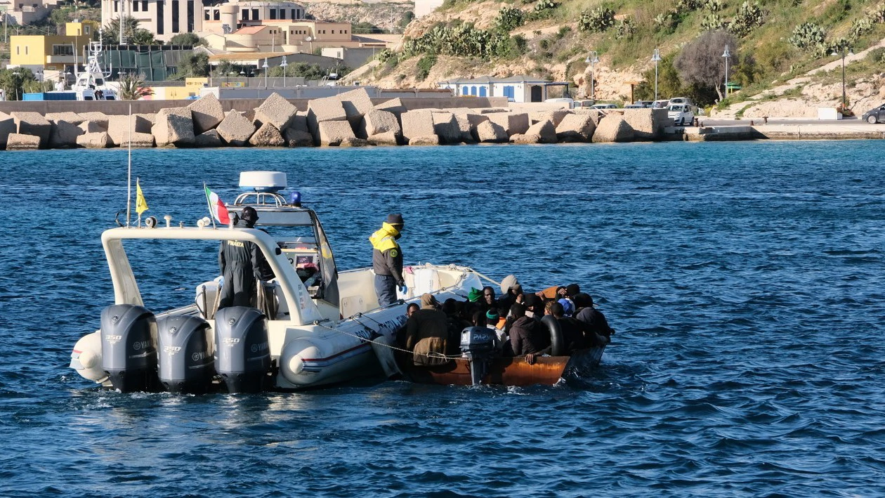 Na Lampedusi obalna straža spasila 32 migranta