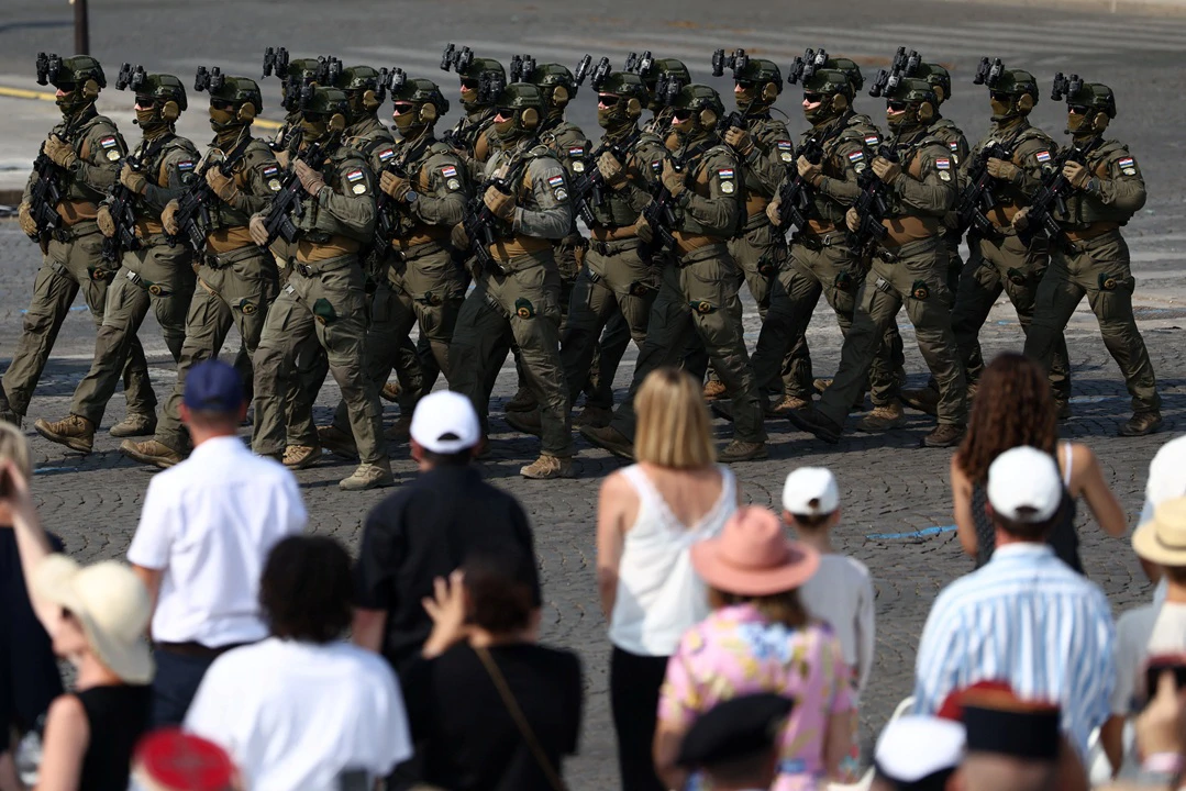 Pripadnici ATJ Lučko u Parizu, Foto: Tom Nicholson/Reuters