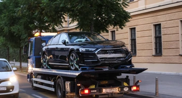 Službeno vozilo ministra Anušića
