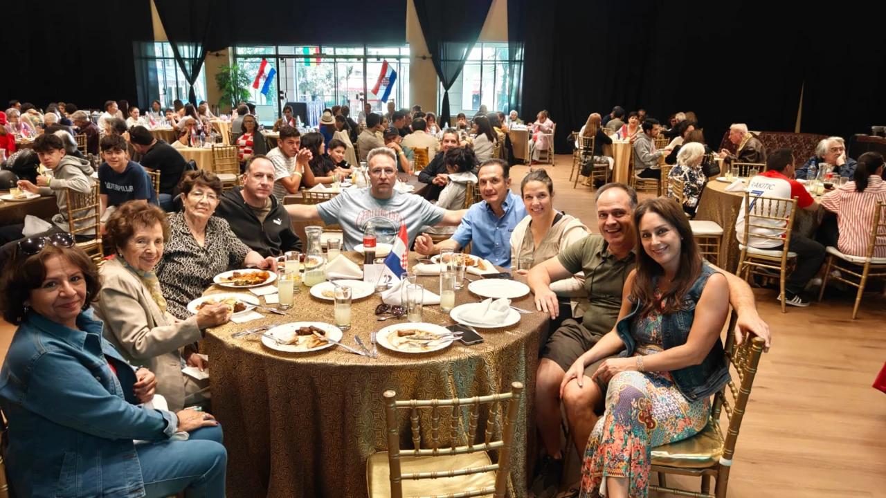 Almuerzo familiar / Obiteljski ručak, Foto: Comunidad Croata de Cochabamba / Hrvatska zajednica Cochabamba//