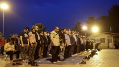 Islamski vjernici na molitvi u Teheranu