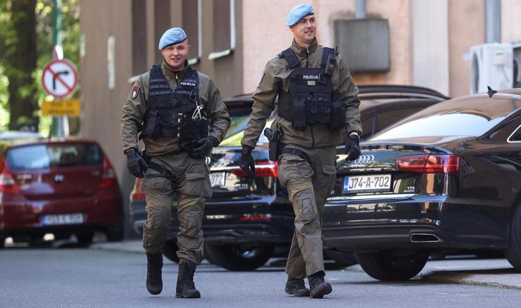 Uhićeni carinici u BiH; u Sarajevu zaplijenjeno oružje