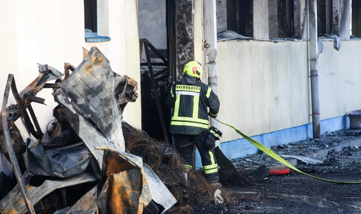 Vatrogasci su cijelu noć radili na požarištu