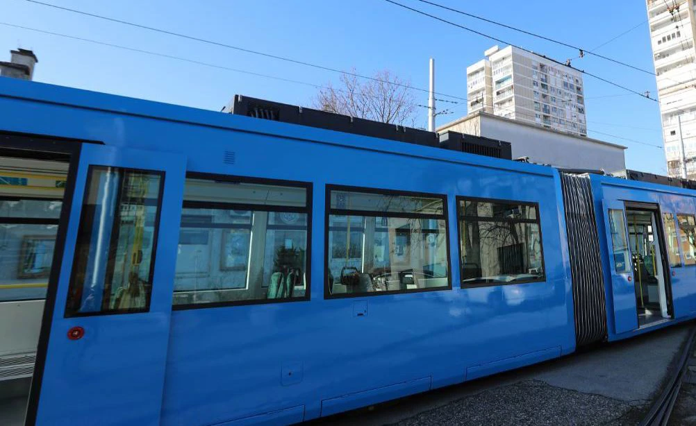 Na 89-godišnjaka naletio tramvaj, preminuo je u bolnici