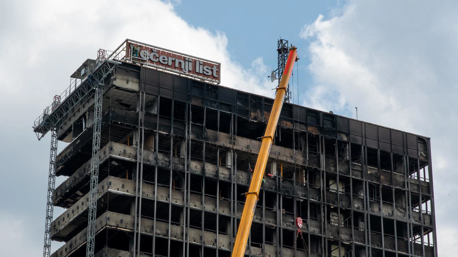 Uklonjena reklama Vjesnika, radovi se nastavljaju