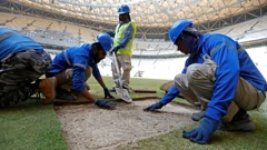 Radnici na jednom od novoizgrađenih stadiona u Kataru