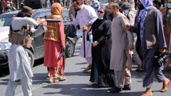 Taliban uperio pušku u prosvjednike
