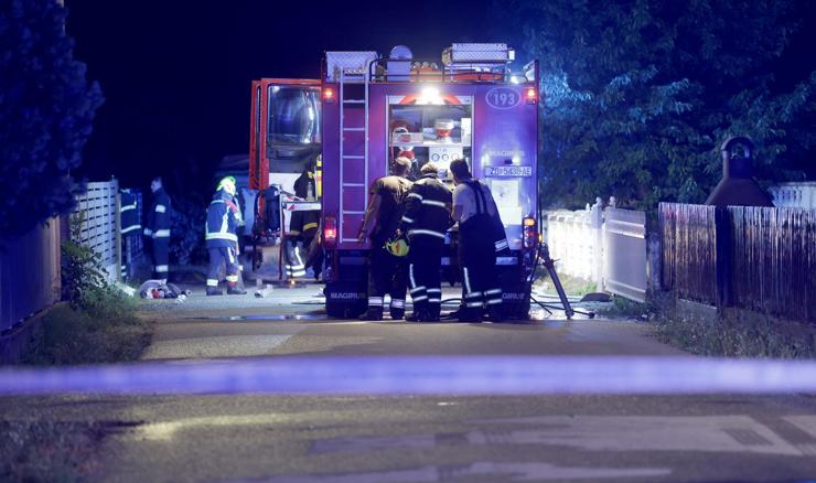 Požar u Sesvetama: izgorjelo deset automobila, oštećen i brod