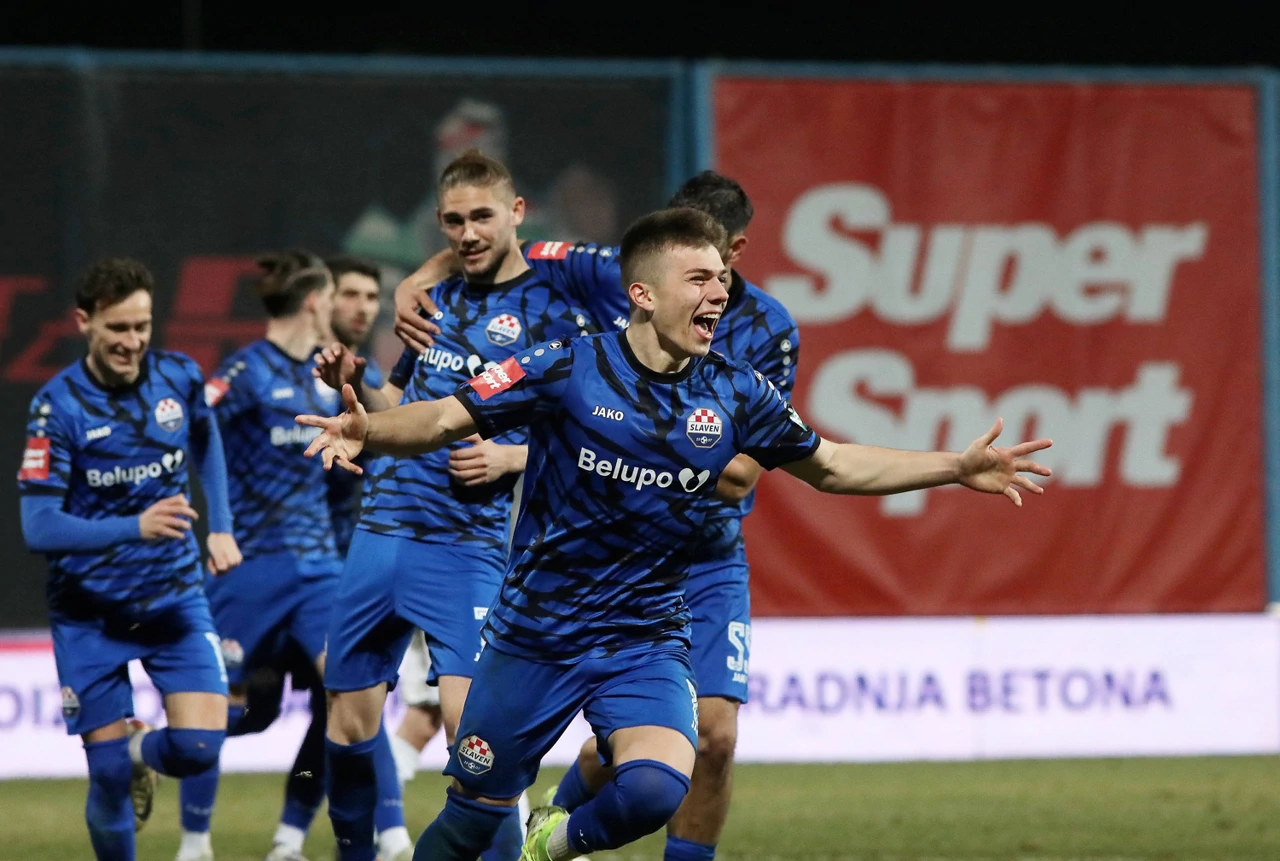 Slavlje Adriana Jagušića sa suigračima, Foto: Zeljko Hajdinjak /CROPIX