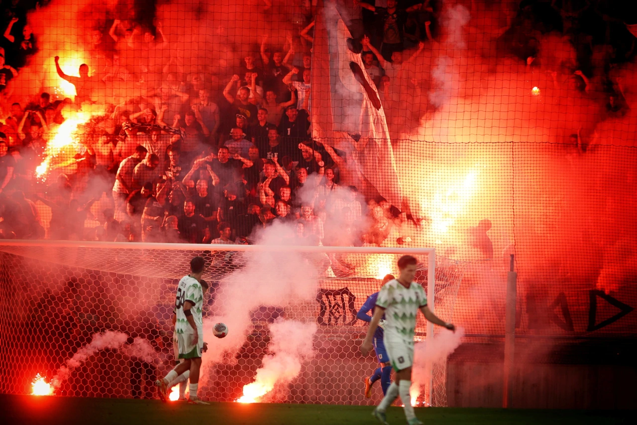Bakljada navijača Rijeke, Foto: Joze Suhadolnik / Delo/CROPIX