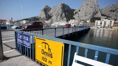  Omiški most preko rijeke Cetine 