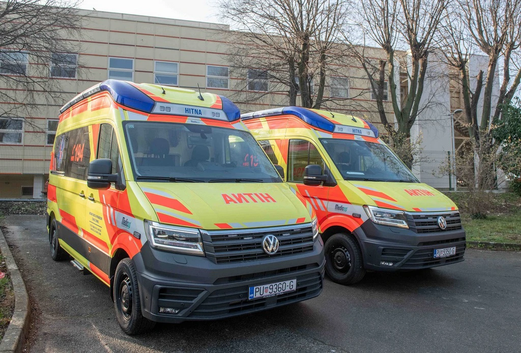 dos ambulancias para Emergencias, condado de Istria