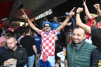 Navijači u Hamburgu uoči utakmice, Foto: Ante Cizmic/CROPIX