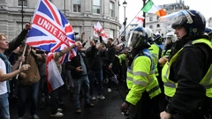 Deseci tisuća ljudi na antiimigracijskom prosvjedu u Londonu