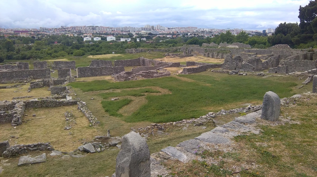 El núcleo antiguo de la ciudad era trapezoidal y estaba fortificado, algunas partes datan del siglo II AC (Foto: Majda Ivković / Voz de Croacia)