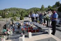  Vela Luka: Grob Olivera Dragojevića na 6. obljetnicu smrti  , Foto: Zvonimir Barisin/PIXSELL