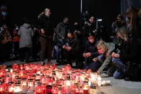 Obožavatelji se ispred Arene opraštaju od Balaševića, Foto:  Emica Elvedji/PIXSELL