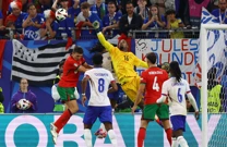 Obrana Mikea Maignana, Foto: Lisi Niesner/REUTERS