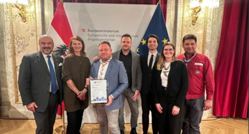 Veleposlanik Republike Hrvatske u RA, Nj. E.  Daniel Glunčić, veleposlanica Republike Austrije u RH, Nj. E.  Yvonne Tončić-Sorinj, Dan Špicer i Igor Mladenović u ime projekta Boranka te predstavnici Saveza izviđača Austrije.