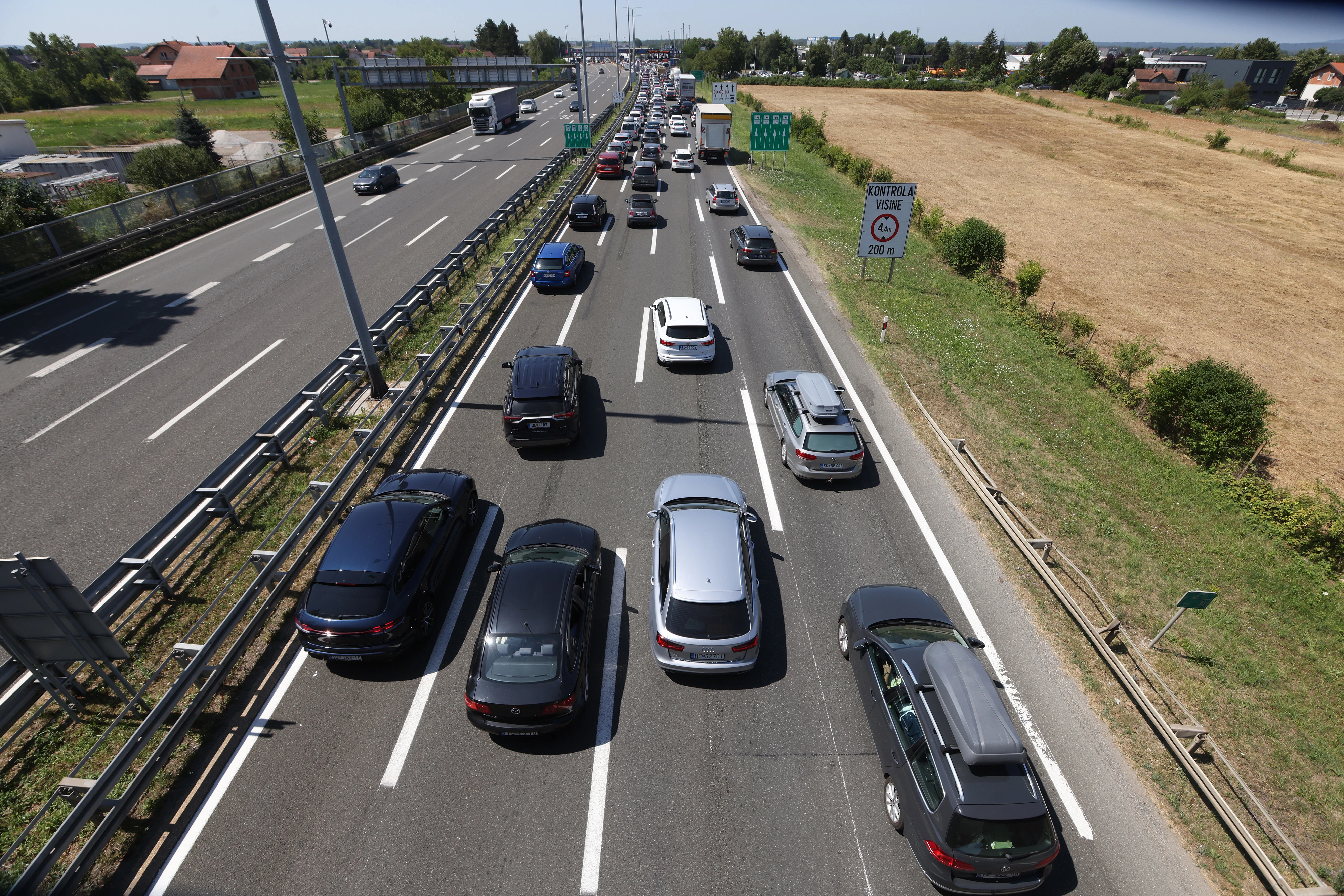 Pojačan promet prema moru, kolona na Krčkom mostu oko 4 km
