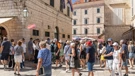 Velik broj turista u gradskim jezgrama