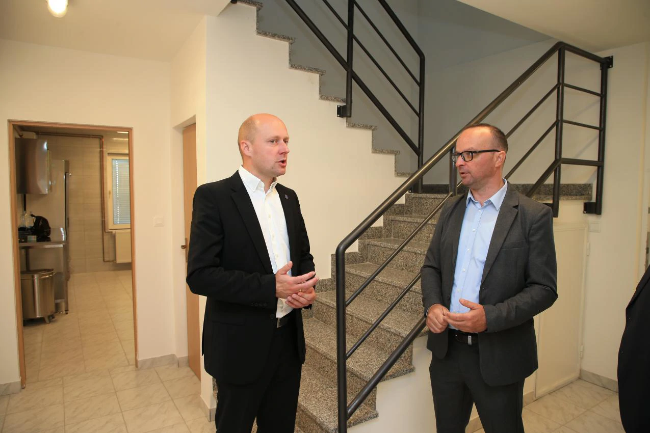 Damir Maričić i Josip Miletić u novom Društvenom domu u Vuki, Foto: OBŽ/-